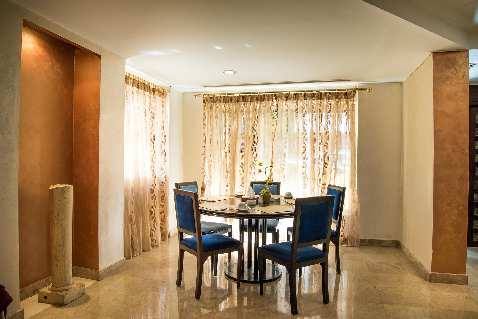 Rawche Universal Aparthotel 4*