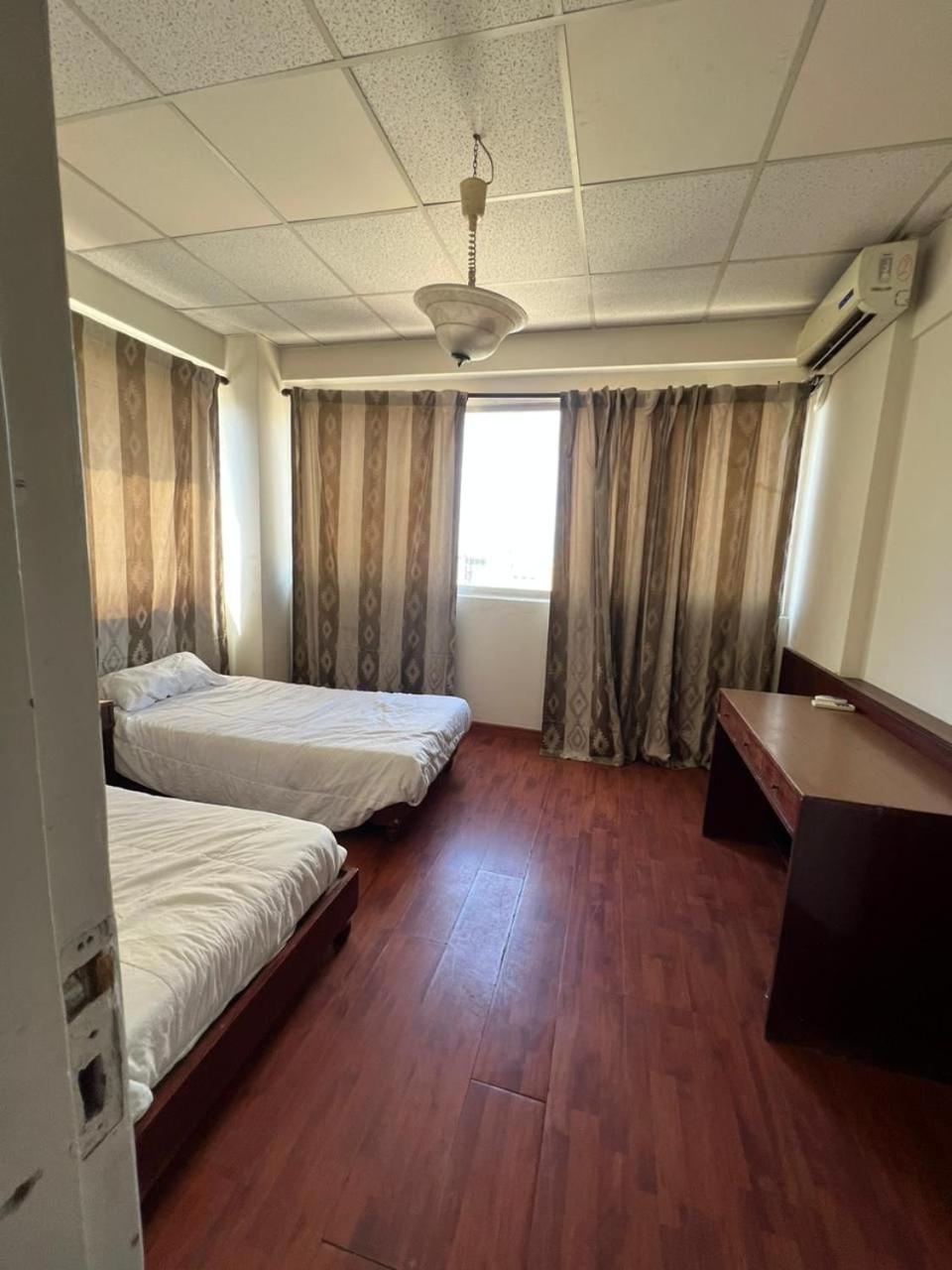Rawche Universal Aparthotel