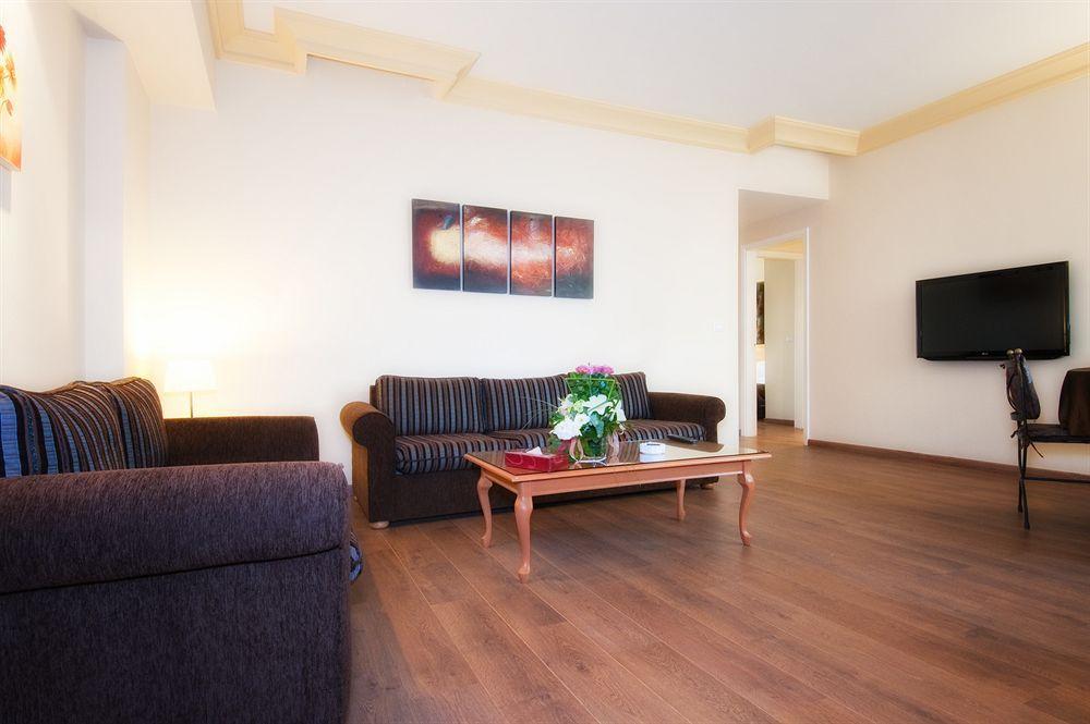 Rawche Universal Aparthotel