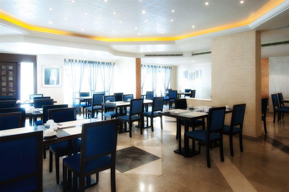 Rawche Universal Aparthotel 4*