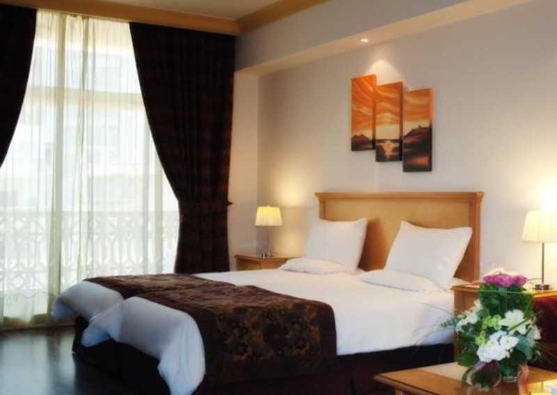 Rawche Universal Aparthotel 4*