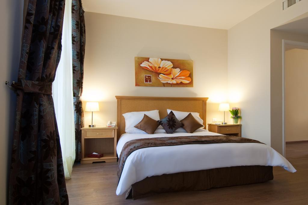 Rawche Universal Aparthotel