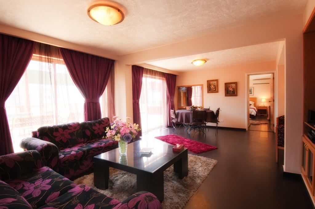 Rawche Universal 4* Beirut
