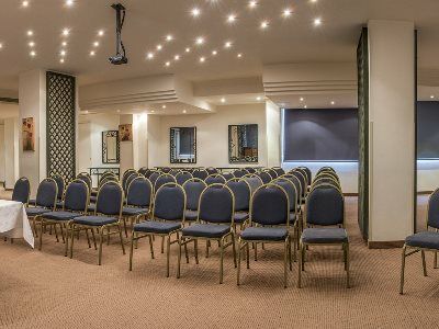 Rawche Universal Aparthotel 4*
